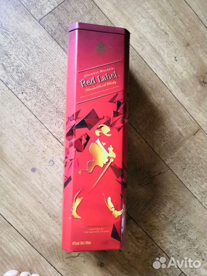 Коробка из-под шотландского виски Джонни Уокер