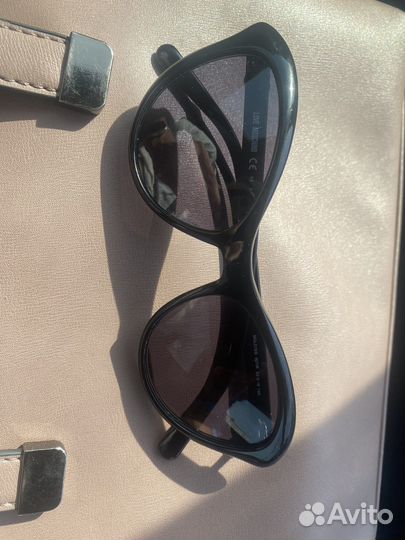 Солнцезащитные очки Love Moschino