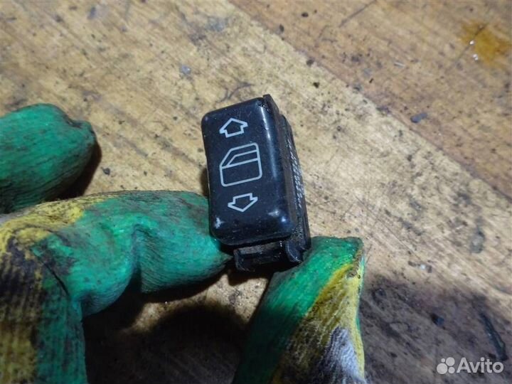 Кнопка стеклоподъемника Mercedes Benz W202 1993-2