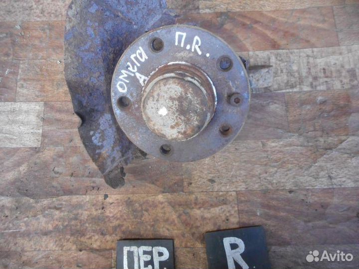 Кулак поворотный передний правый Opel Omega A 198