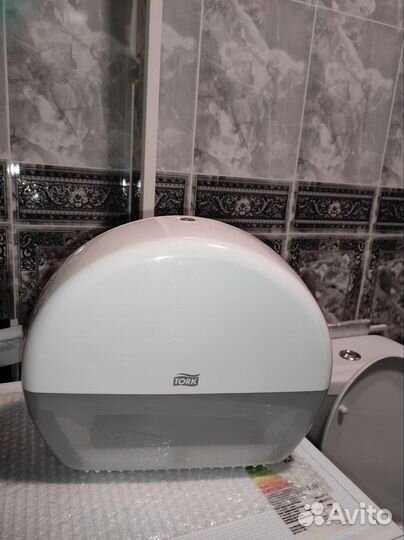 Диспенсер для туалетной бумаги tork