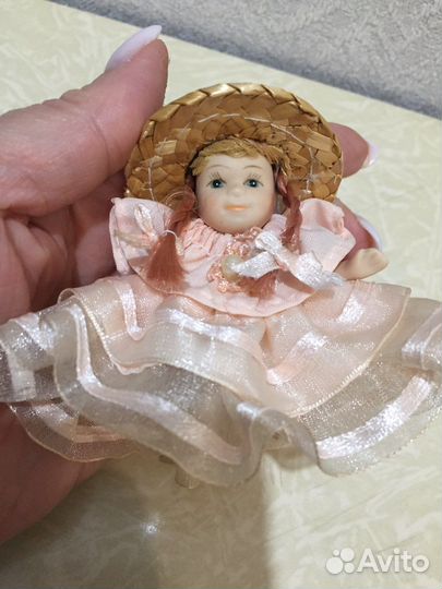 Кукла фарфоровая коллекционная