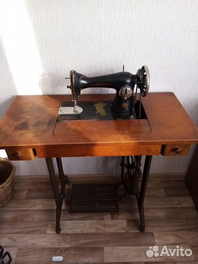 Швейная машинка зингер ножная