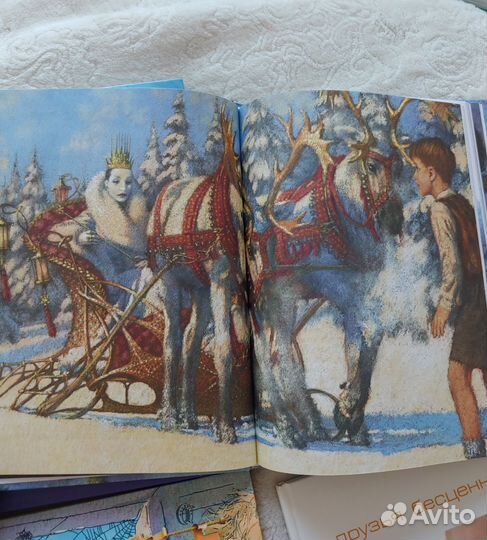 Набор детских, ярких, красочных книг