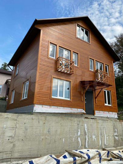 Дом 186 м² на участке 5 сот.