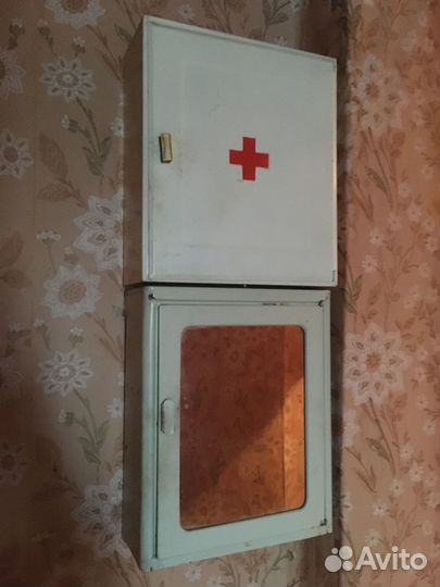 Аптечки настенные, гирьки, дорожный набор СССР