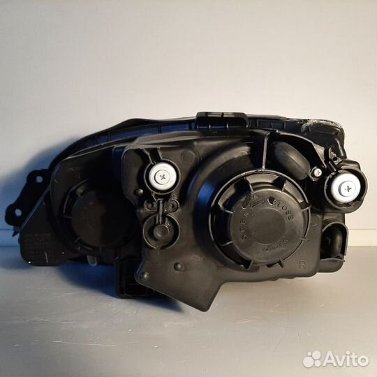 Фара передняя правая новая Kia Sorento 02-06