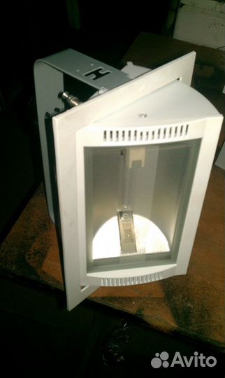 Светильники, люстра, прожектор, освещение