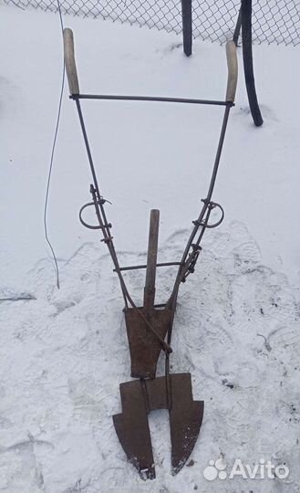 Соха под лошадь и соха ручная. Плуг