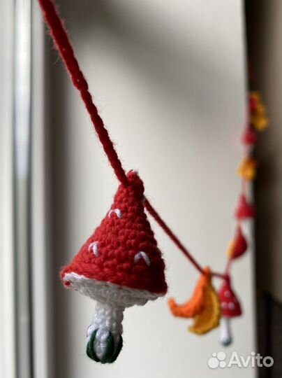 Осенняя гирлянда вязаная