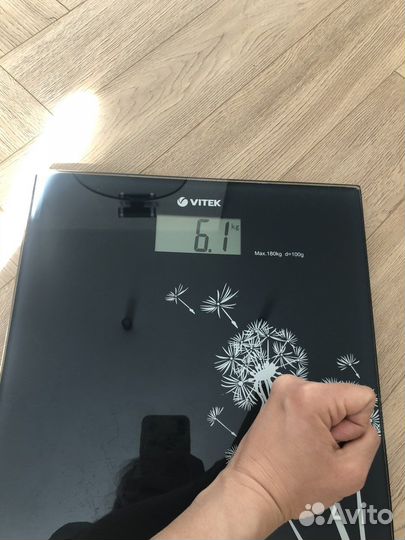 Весы напольные электронные Vitek