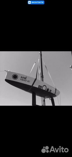 Спортивная парусная яхта. Длина 6,6 метра