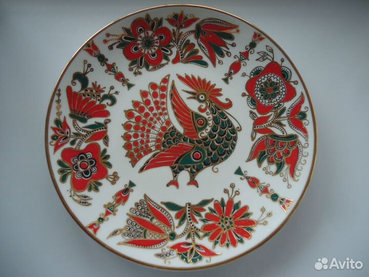 Фарфоровые молочник и тарелка