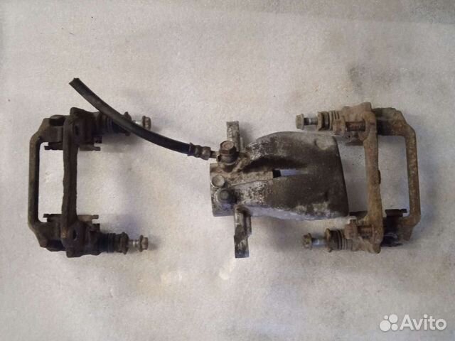 Суппорт задний правый тойота авенсис т 250