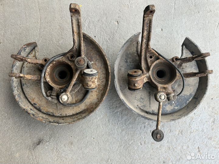 Поворотный кулак задний Audi a8 d2