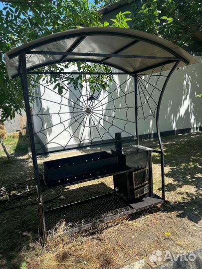 Мангал с крышей