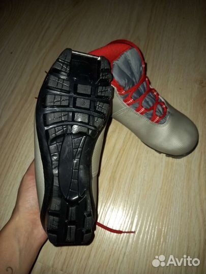 Лыжные ботинки