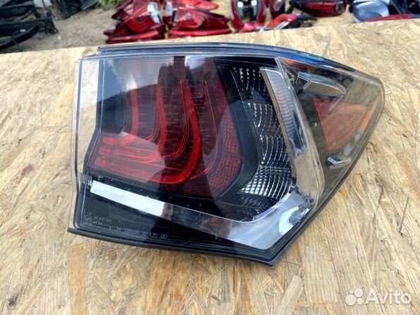 Задний правый фонарь Лексус джс 4 2018