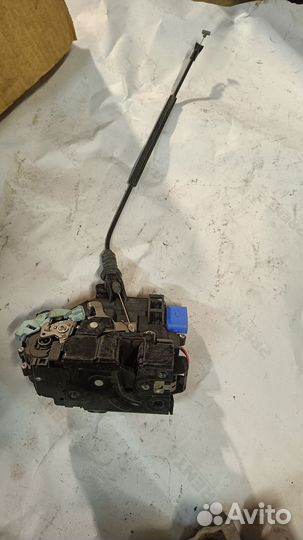 Замок передний левый двери Октавия a5