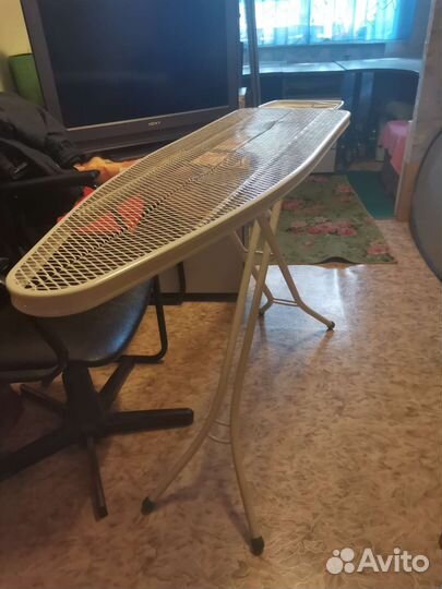 Гладильная доска и утюг