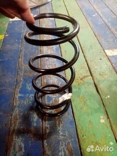 Пружина передняя, на Nissan tiida