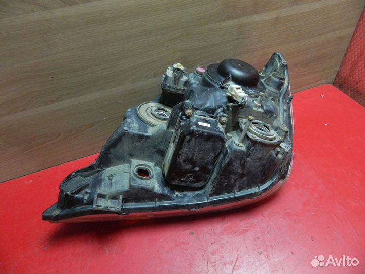 Фара правая 8113048041 Toyota Harrier (XU10)