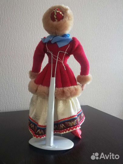 Кукла коллекционная в народном костюме