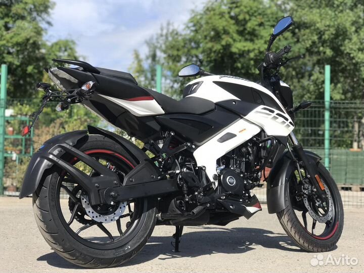 Мотоцикл Bajaj Pulsar NS 200