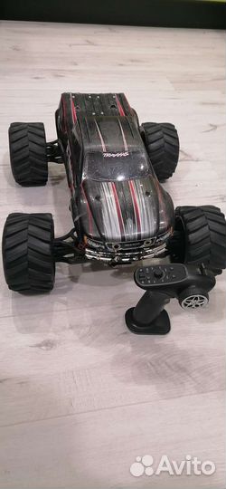 Машина на радиоуправлении 1/8