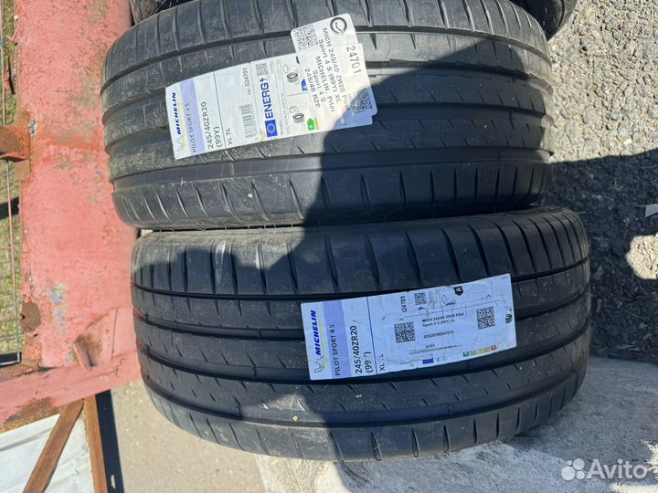 Michelin Pilot Sport 4 S 245/40 R20 и 275/35 R20 102Y