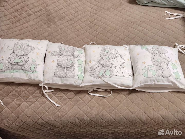 Комплект в детскую кроватку с бортиками(подушечки)