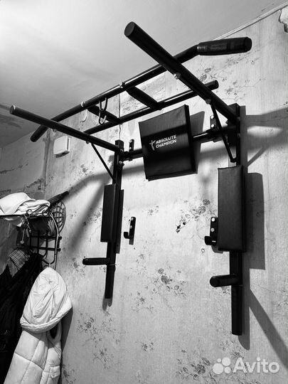 Турник настенный