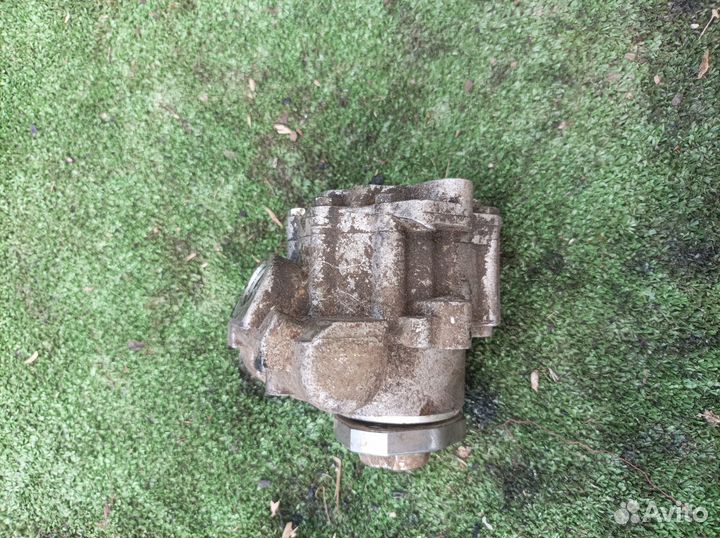 Насос гура Volkswagen Transporter Т4 2.4 AAB