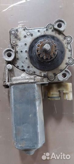 Моторчик стеклоподъёмника передний правый на Merce