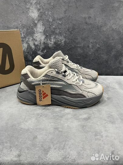 Adidas yeezy boost 700