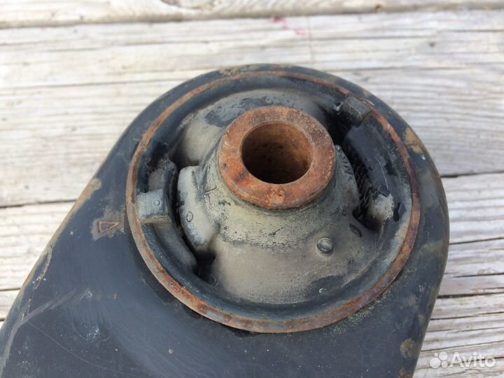 Рычаг передней подвески Toyota Corolla 150, Auris