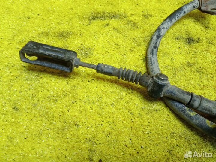 Тросик ручника задний правый Toyota Hiace/Regius