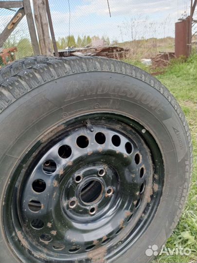 Bridgestone Ice Cruiser 7000 215/65 R16 98T