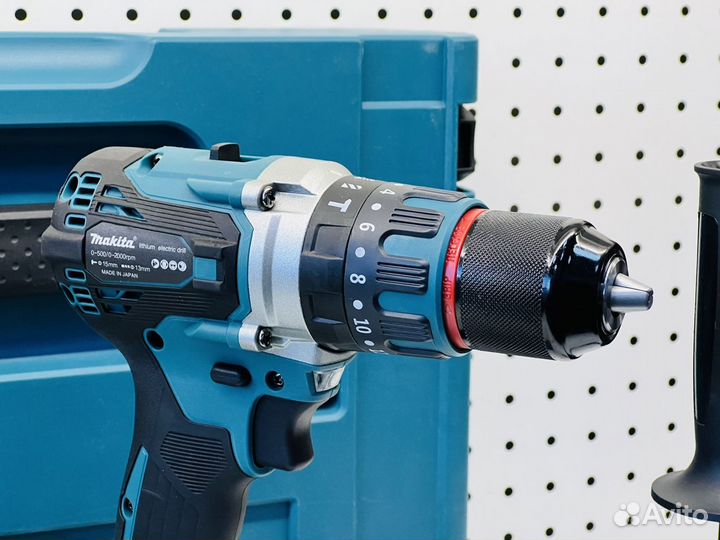 Шуруповерт бесщеточный Makita 100Нм