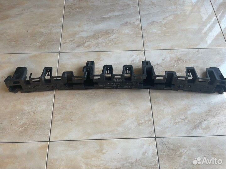 Абсорбер бампера задний Jeep Grand Cheroke Wk 2 С