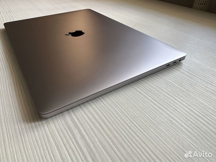 Macbook pro 15 2017 i7 16gb 512gb / A1707