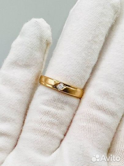 Золотое кольцо с камнем 17,5р
