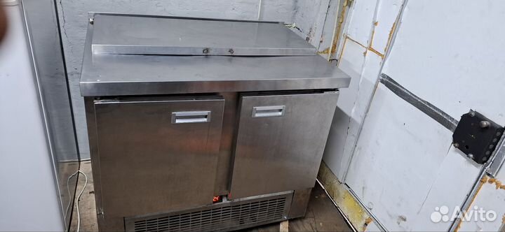 Холодильный стол для кафе
