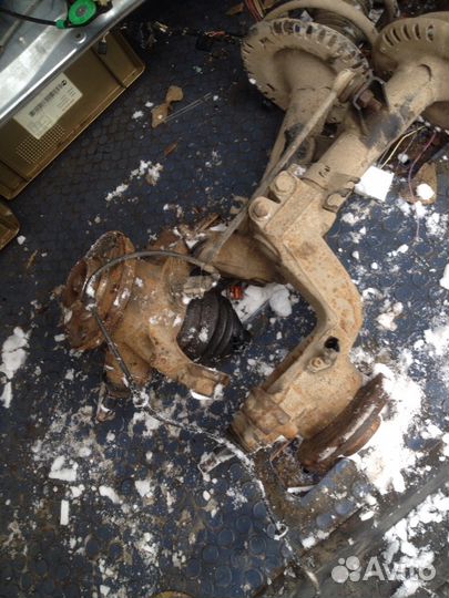 Поворотный кулак со ступицей Фольскваген Т5