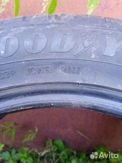 Goodyear EfficientGrip Performance 215/55 R17 94V