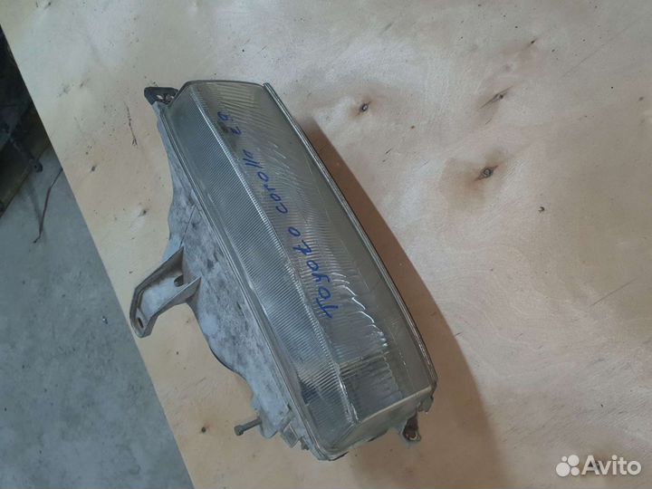 Передняя фара на тайота королла