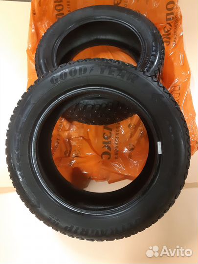 Goodyear Ultragrip Ice Arctic 215/55 R16