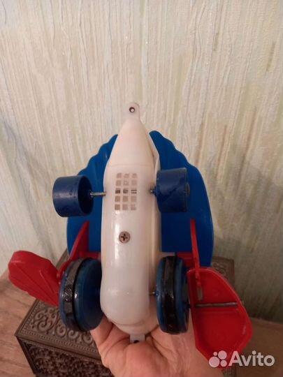 Игрушка пеликан на колесах, СССР