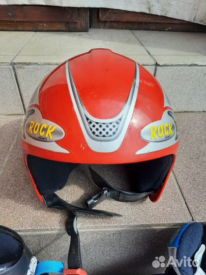 Комплект: роликовые коньки, шлем, защита