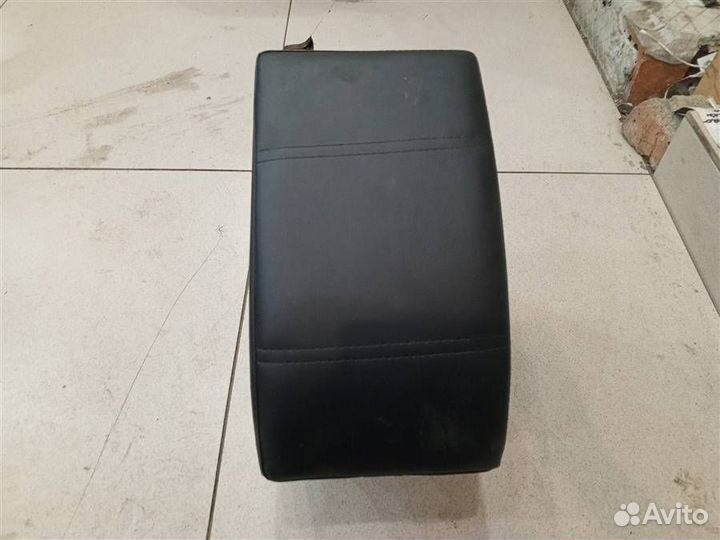 Подлокотник Mitsubishi Pajero iO 1998-2007